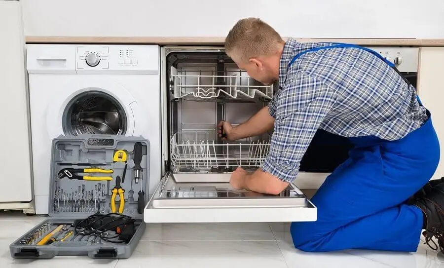 Karapürçek Hoover servisi teknisyen ekibi beyaz eşya tamiri yaparken
